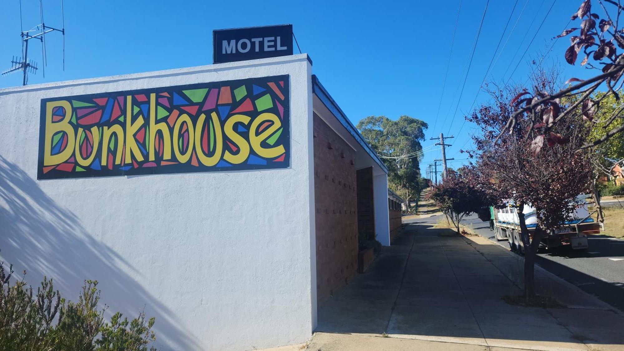 Bunkhouse Motel Кума Екстер'єр фото