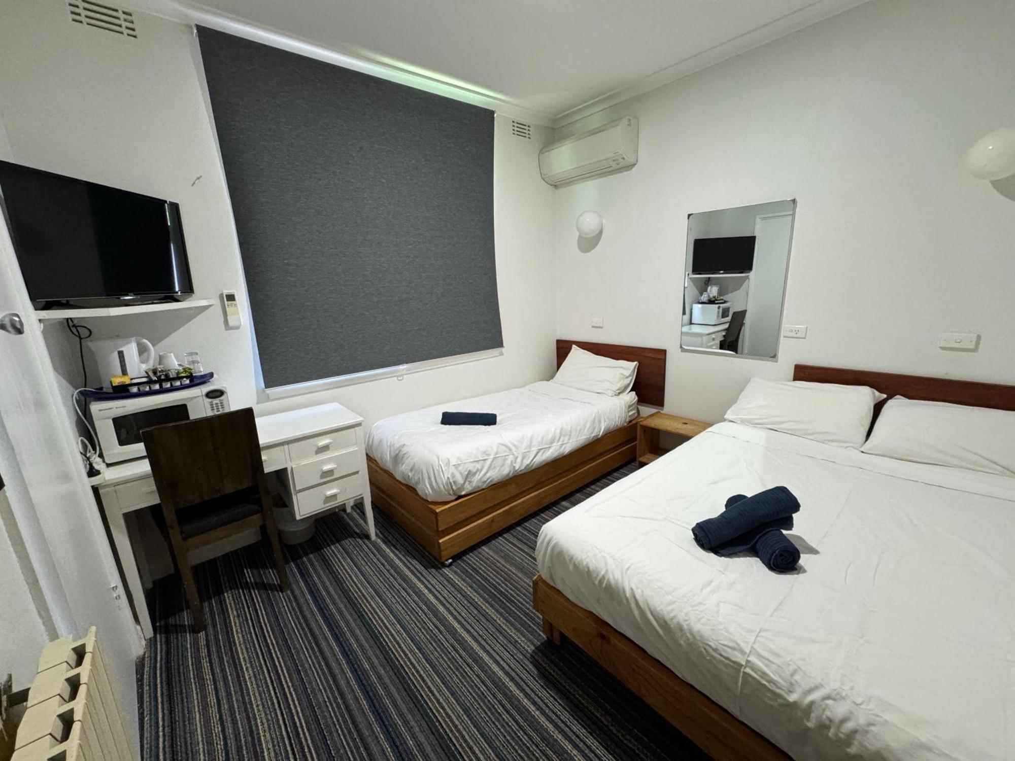 Bunkhouse Motel Кума Екстер'єр фото
